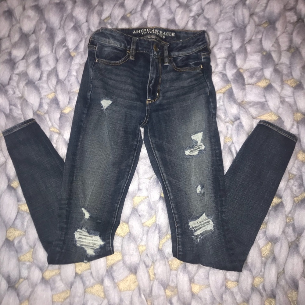 Ripped American eagle high rise jeans